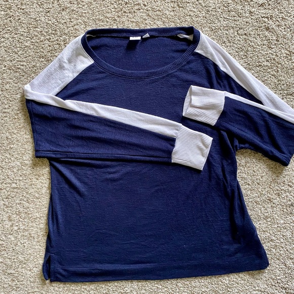 Super Soft! Sweater: Gap Women’s Size L Machine Washable - Picture 6 of 10